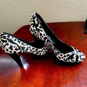 White House Black Market Shoes Animal Print Heels Faux Fur Size 7